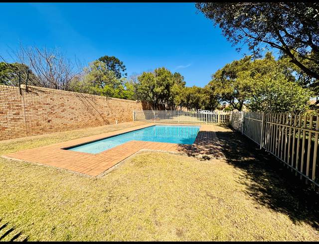 2 BEDROOM FLAT FOR SALE IN MAROELADAL
